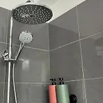 Проживание в семье Maison Menadel *