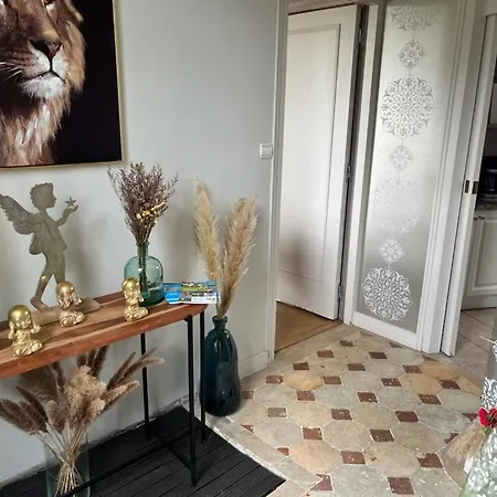 Maison Menadel Homestay *