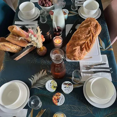 Maison Menadel איבטו