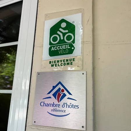 Проживание в семье Maison Menadel *